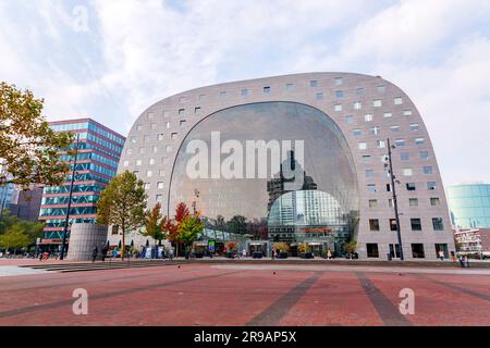 Rotterdam, pays-Bas - OCT10, 2021: Le Markthal est un immeuble résidentiel et de bureaux avec un marché en dessous. Ouvert sur 1 octobre 2014, par Q Banque D'Images