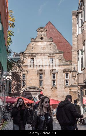 Maastricht, pays-Bas - 16 octobre 2021: Vrijthof est une grande place urbaine dans le centre de Maastricht, pays-Bas. Dans le 19th siècle il est devenu le t Banque D'Images