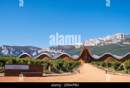 Bodegas Ysios par Toloño Mountain, par Santiago Calatrava, Rioja Wine Country, Laguardia, Álava, Espagne Banque D'Images