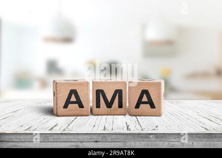 Ask Me anything AMA message fait de bois dans une salle lumineuse sur un bureau Banque D'Images