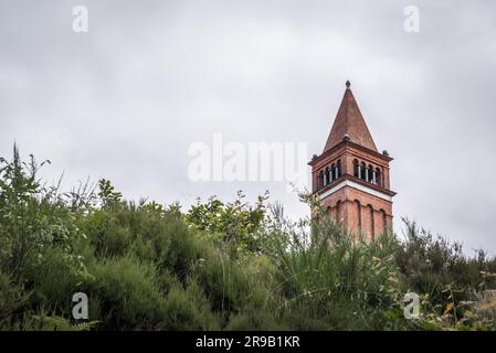 SILKEBORG, DANEMARK, 23 JUILLET 2015 : la montagne du ciel au bord du lac Gudenaaen par temps nuageux Banque D'Images