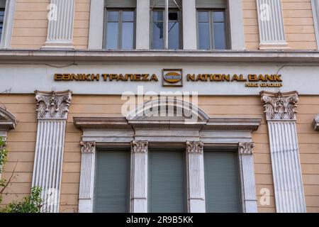 Athènes, Grèce - 27 novembre 2021: Vue extérieure du bureau principal de la Banque nationale de Grèce, Ethniki Trapeza. Banque D'Images