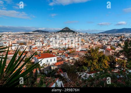 Athènes, Grèce - 25 novembre 2021 : vue aérienne d'Athènes, la capitale grecque. Banque D'Images
