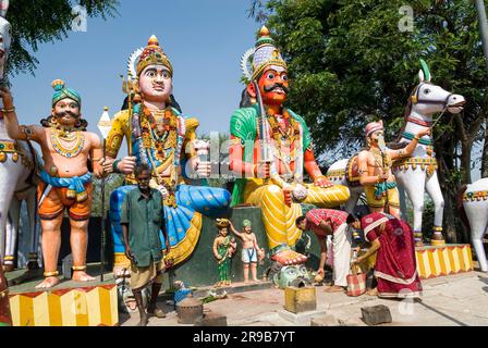 Village Guardian temple Muniappan à Dharmapuri, Tamil Nadu, Inde du Sud, Inde, Asie. Bosquets sacrés Banque D'Images