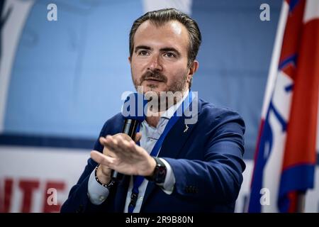 Chivasso, Italie. 25 juin 2023. Riccardo Molinari intervient sur scène lors du congrès de la Ligue Piémont Nord (Ligue Piémont Nord), une section régionale du parti politique de la Ligue Nord (Ligue Nord). Riccardo Molinari a été réélu secrétaire régional par le congrès. Credit: Nicolò Campo/Alay Live News Banque D'Images