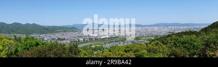 Vue panoramique sur la ville de Kyoto depuis Arashiyama Monkey Park Iwatayama à Kyoto, Japon. Banque D'Images