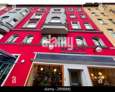 Berlin, Allemagne - 18 décembre 2021 : vue extérieure de l'hôtel Sachsenhof à Schoneberg, Berlin, Allemagne. Banque D'Images