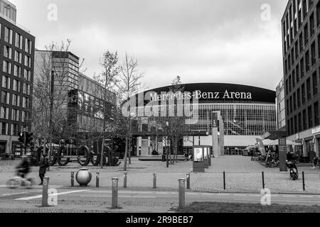 Berlin, Allemagne - 17 décembre 2021: Ouverture de la vue extérieure de l'arène Mercedez Benz, une arène couverte polyvalente à Friedrichshain, Berlin, Allemagne Banque D'Images