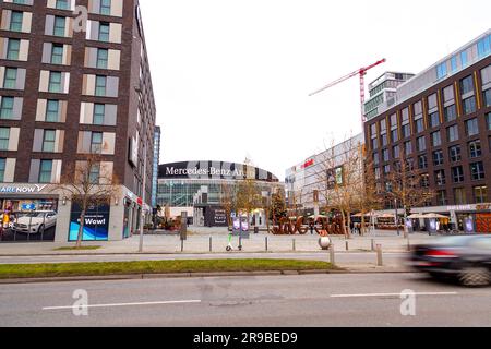 Berlin, Allemagne - 17 décembre 2021: Ouverture de la vue extérieure de l'arène Mercedez Benz, une arène couverte polyvalente à Friedrichshain, Berlin, Allemagne Banque D'Images