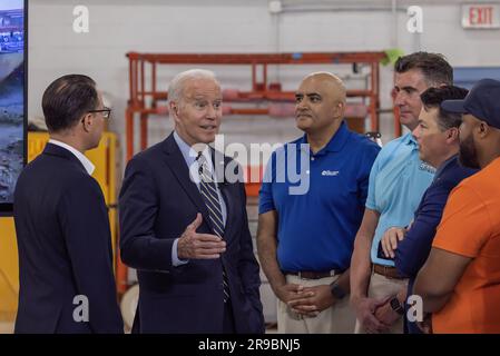 PHILADELPHIE, Pennsylvanie – 17 juin 2023: Le président Joe Biden rencontre les dirigeants fédéraux, d'État et locaux lors d'un exposé sur les efforts de réparation de l'I-95. Banque D'Images