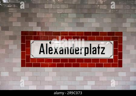 Panneau Alexanderplatz à la station de métro Alexanderplatz de Berlin, Allemagne Banque D'Images