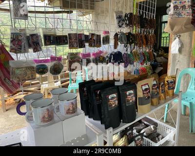 Buscalan, Philippines. 24th mai 2023. Divers souvenirs montrent Maria Oggay, populairement connu sous le nom d'Apo Whang-OD, le plus ancien mabatok ou tatoueur traditionnel aux Philippines. À 106 ans, Whang-OD pratique encore l'art antique du batok - la technique de tatouage à la main en utilisant une épine de citron et de la suie de charbon qu'elle a appris comme une adolescente. (À dpa 'Tattoo art à 106 ans: Visite de Vogue Cover Girl Whang-OD') Credit: Girlie Linao/dpa/Alay Live News Banque D'Images