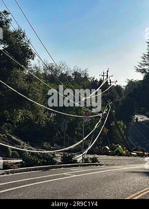 Down Powerline - California Super Storm 2023 Banque D'Images