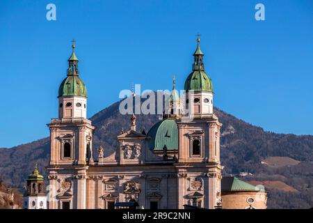 Le dôme de la cathédrale de Salzbourg ou Dom zu Salzburg dans la vieille ville, Altstadt Salzburg, Autriche. Banque D'Images