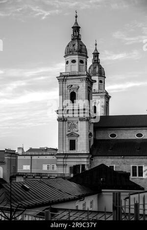 Cathédrale de Salzbourg ou Dom zu Salzburg dans la vieille ville, Altstadt Salzburg, Autriche. Banque D'Images