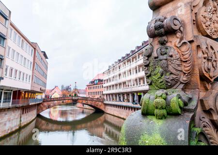 Museum Bridge, Museumsbruecke en allemand, est un pont médiéval au-dessus de la rivière Pegnitz à Nuremberg, en Allemagne. Banque D'Images