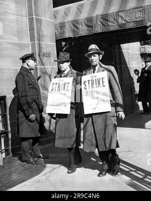 New York, New York : c. 1938 employés de service International les membres de l'UNON picket devant la résidence du gouverneur Lehman, sur Park Ave Banque D'Images