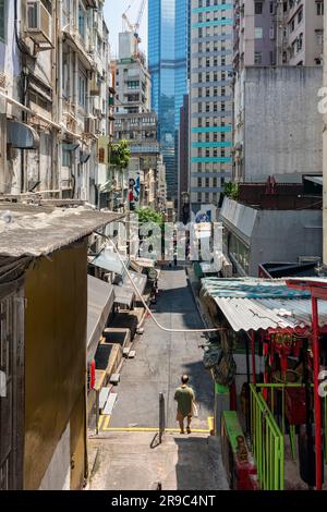 Marché de rue, pente raide, grands bâtiments paysage, niveaux moyens, Hong Kong, SAR, Chine Banque D'Images