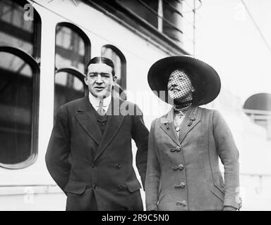 États-Unis : c. 1909 l'explorateur de l'Antarctique Sir Ernest Shackleton et son épouse. Banque D'Images