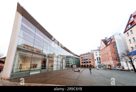 Nuremberg, Allemagne - DEC 28, 2021: Neues Museum Nurnberg (NMN) est un musée d'art et de design moderne et contemporain à Nuremberg. Banque D'Images