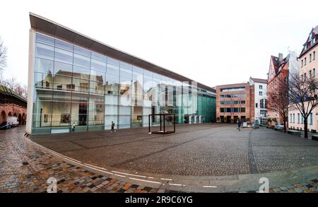 Nuremberg, Allemagne - DEC 28, 2021: Neues Museum Nurnberg (NMN) est un musée d'art et de design moderne et contemporain à Nuremberg. Banque D'Images