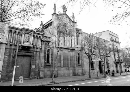 Barcelone, Espagne - 10 FÉVRIER 2022 : l'extérieur de la Basilique de la conception pure à Barcelone, Espagne. Banque D'Images