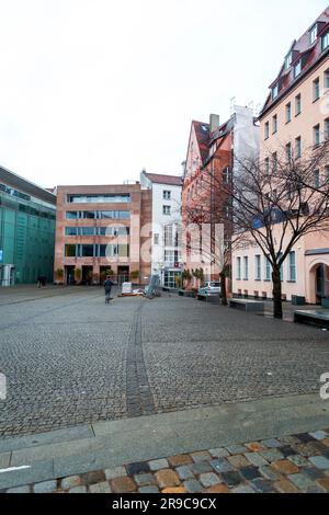 Nuremberg, Allemagne - DEC 28, 2021: Neues Museum Nurnberg (NMN) est un musée d'art et de design moderne et contemporain à Nuremberg. Banque D'Images