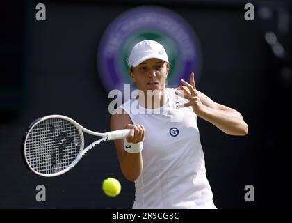 Photo du dossier datée du 02-07-2022 de IGA Swiatek. Il y a un degré de deja vu pour l'ancien champion junior de Wimbledon qui arrive à nouveau en tant que numéro un mondial et vient de gagner à Roland Garros, qui a également été le cas l'année dernière. Date de publication : lundi 26 juin 2023. Banque D'Images