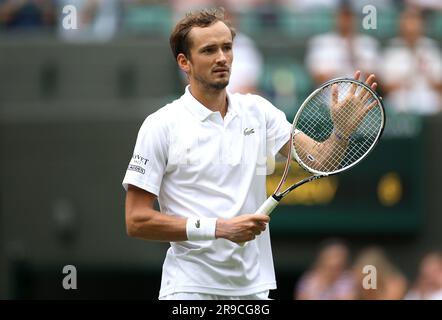 Photo du dossier datée du 01-07-2021 de Daniil Medvedev. Le russe sera impliqué après l'interdiction de ses compatriotes et de ses Biélorusses l'année dernière. Malgré son incapacité à participer à Wimbledon en 2022, il a encore remporté deux finales sur gazon et triomphé à Halle. Date de publication : lundi 26 juin 2023. Banque D'Images