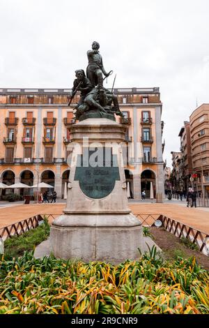 Gérone, Catalogne, Espagne - 12 FÉVRIER 2022: Placa de la Independencia est une place publique dans la municipalité de Gérone incluse dans l'inventaire de l'A Banque D'Images