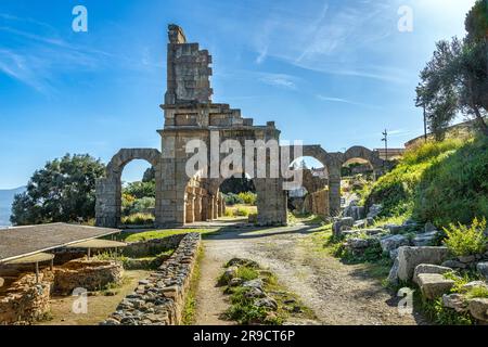 Parc archéologique gréco-romain de Tindari. Ruines du bâtiment du Gymnasium, ou Basilique à l'époque romaine. Patti, Sicile, Italie, Europe Banque D'Images