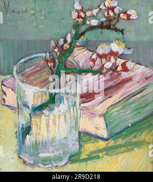 Vincent van Gogh – Blossing Almond Branch dans un verre avec un livre 1888. Banque D'Images