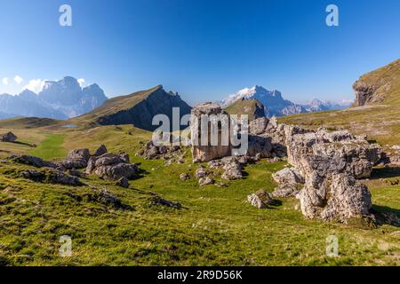 Mt Pelmo et Civetta du plateau de Mondeval, Dolomites, Vénétie, Italie Banque D'Images