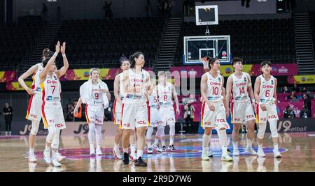 Sydney, Australie. 26th juin 2023. Les joueurs de Chine accueillent des spectateurs après le groupe Un match contre le Liban lors de la coupe d'Asie féminine 2023 de la FIBA à Sydney, en Australie, au 26 juin 2023. Credit: Hu Jingchen/Xinhua/Alay Live News Banque D'Images