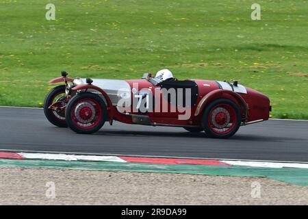 Nigel Dowding, Riley Brooklands, le “Mad Jack” pour les voitures de sport d’avant-guerre, une course de quarante-cinq minutes pour les voitures emblématiques d’avant-guerre, dont beaucoup sont originaires des années 1920 et 30 Banque D'Images