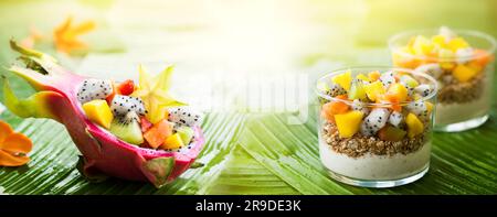 Petit déjeuner sain d'été avec des fruits exotiques Banque D'Images