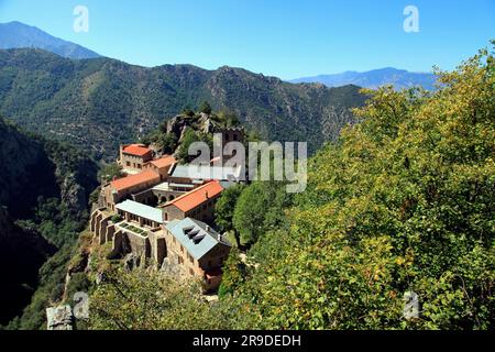 Abbaye de Saint-Martin-du-Canigou. Communauté des Béatitudes. Casteil, Pyrénées-Orientales, France Banque D'Images