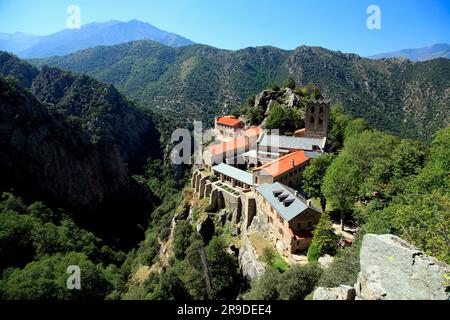 Abbaye de Saint-Martin-du-Canigou. Communauté des Béatitudes. Casteil, Pyrénées-Orientales, France Banque D'Images