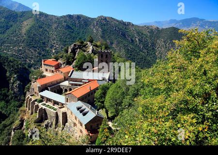 Abbaye de Saint-Martin-du-Canigou. Communauté des Béatitudes. Casteil, Pyrénées-Orientales, France Banque D'Images