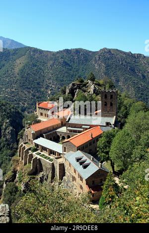 Abbaye de Saint-Martin-du-Canigou. Communauté des Béatitudes. Casteil, Pyrénées-Orientales, France Banque D'Images