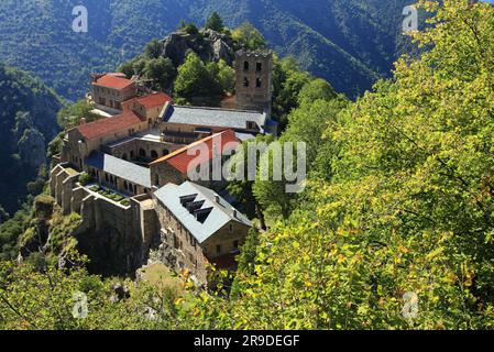 Abbaye de Saint-Martin-du-Canigou. Communauté des Béatitudes. Casteil, Pyrénées-Orientales, France Banque D'Images