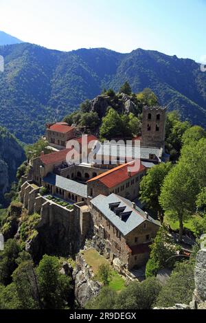 Abbaye de Saint-Martin-du-Canigou. Communauté des Béatitudes. Casteil, Pyrénées-Orientales, France Banque D'Images