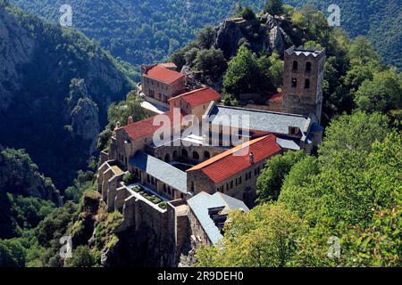 Abbaye de Saint-Martin-du-Canigou. Communauté des Béatitudes. Casteil, Pyrénées-Orientales, France Banque D'Images