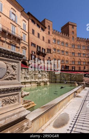 Sienne, Italie 02 juin 2022 Fontaine de Gaia sur la célèbre place de la ville piazza del Campo Banque D'Images