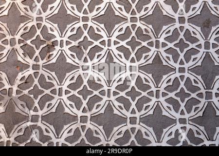Fragment texture fond d'un mur de stuc recouvert de motifs traditionnels à Segovia, Espagne. Banque D'Images