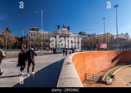 Madrid, Espagne-17 FÉVRIER 2022 : le Palais de Fomento, également connu sous le nom de bâtiment du ministère de l'Agriculture, est un immeuble de bureaux du XIXe siècle à Madr Banque D'Images