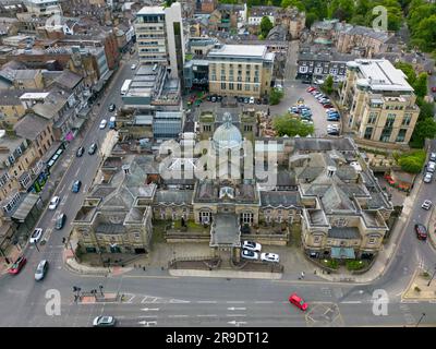 Photo aérienne par drone de la ville nommée Harrogate dans le North-Yorkshire, en Angleterre. Banque D'Images