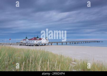 Le quai de plaisance d'Ahlbeck sur l'île Baltique Usedom, Mecklembourg-Poméranie occidentale, Allemagne Banque D'Images