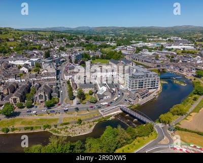 Photo aérienne drone du centre-ville de Kendal. Kendal est une ville du nord-ouest de l'Angleterre dans la région de Cumbria. Banque D'Images