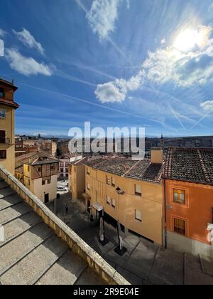 Ségovie, Espagne - 18 février 2022 : vue aérienne de la ville de Ségovie dans la région de Castille et de Leon en Espagne. Banque D'Images